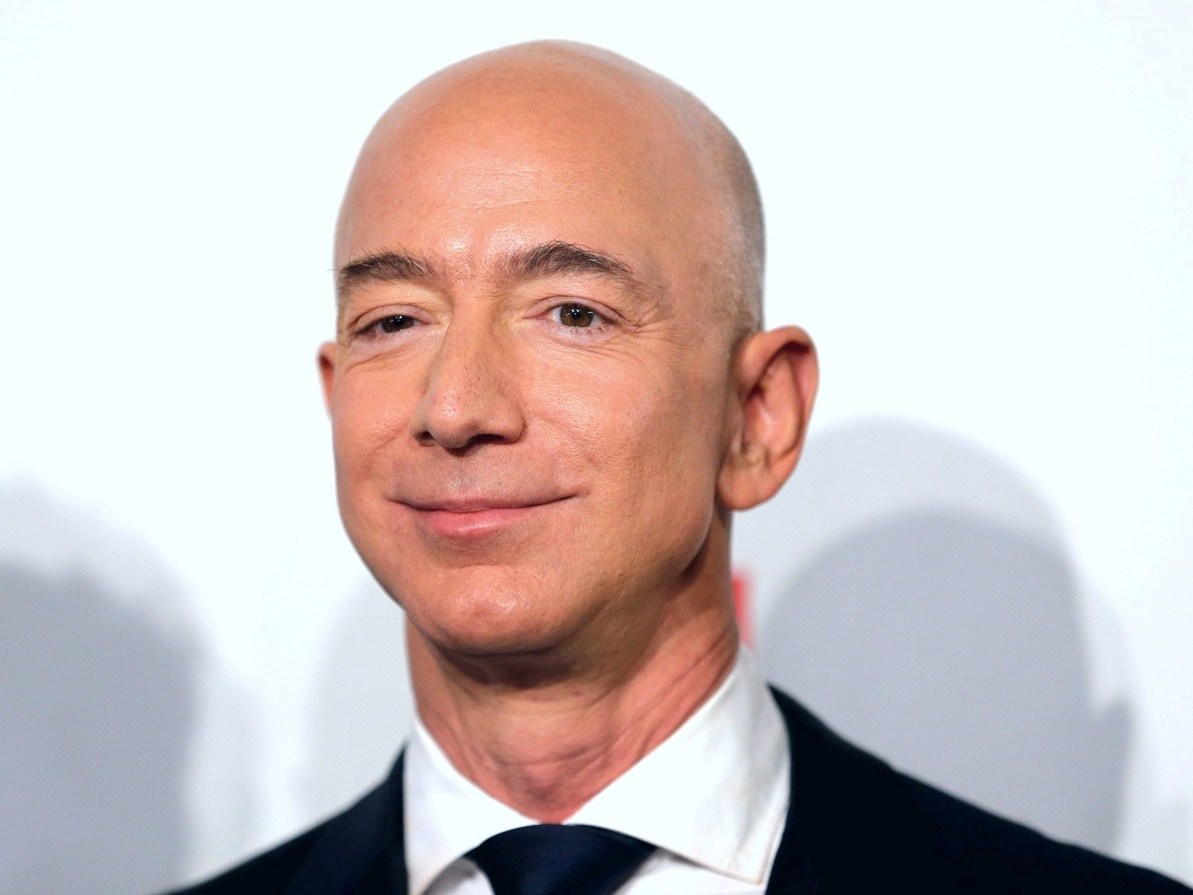 Rộ tin đồn Jeff Bezos sẽ trở lại làm CEO sau khi Amazon sa thải 18.000 nhân viên