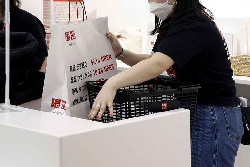 Ấm no hơn mọi loại thưởng tết: Uniqlo vừa tuyên bố sẽ tăng 40% lương cho toàn bộ nhân viên tại Nhật Bản