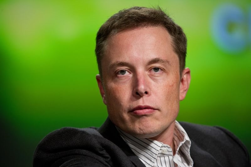 Đội quân fan chìm nghỉm cùng Elon Musk: Từng lãi triệu USD nhờ mua cổ phiếu Tesla giờ nhìn tài khoản vơi đi mỗi ngày, có người mất hết tiền tiết kiệm cả đời