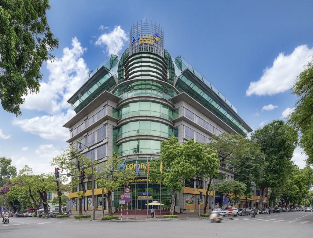 Một ngân hàng thông báo phục vụ giao dịch tại quầy đến 16h chiều 30 Tết