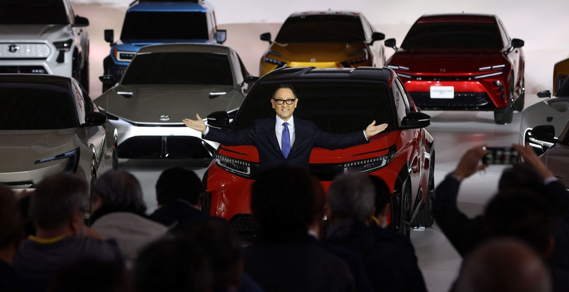 Thay đổi sau 13 năm quyết định tương lai của Toyota: Ngầm thừa nhận đã chậm chân với xe điện, trao 'chìa khoá' cho tân CEO