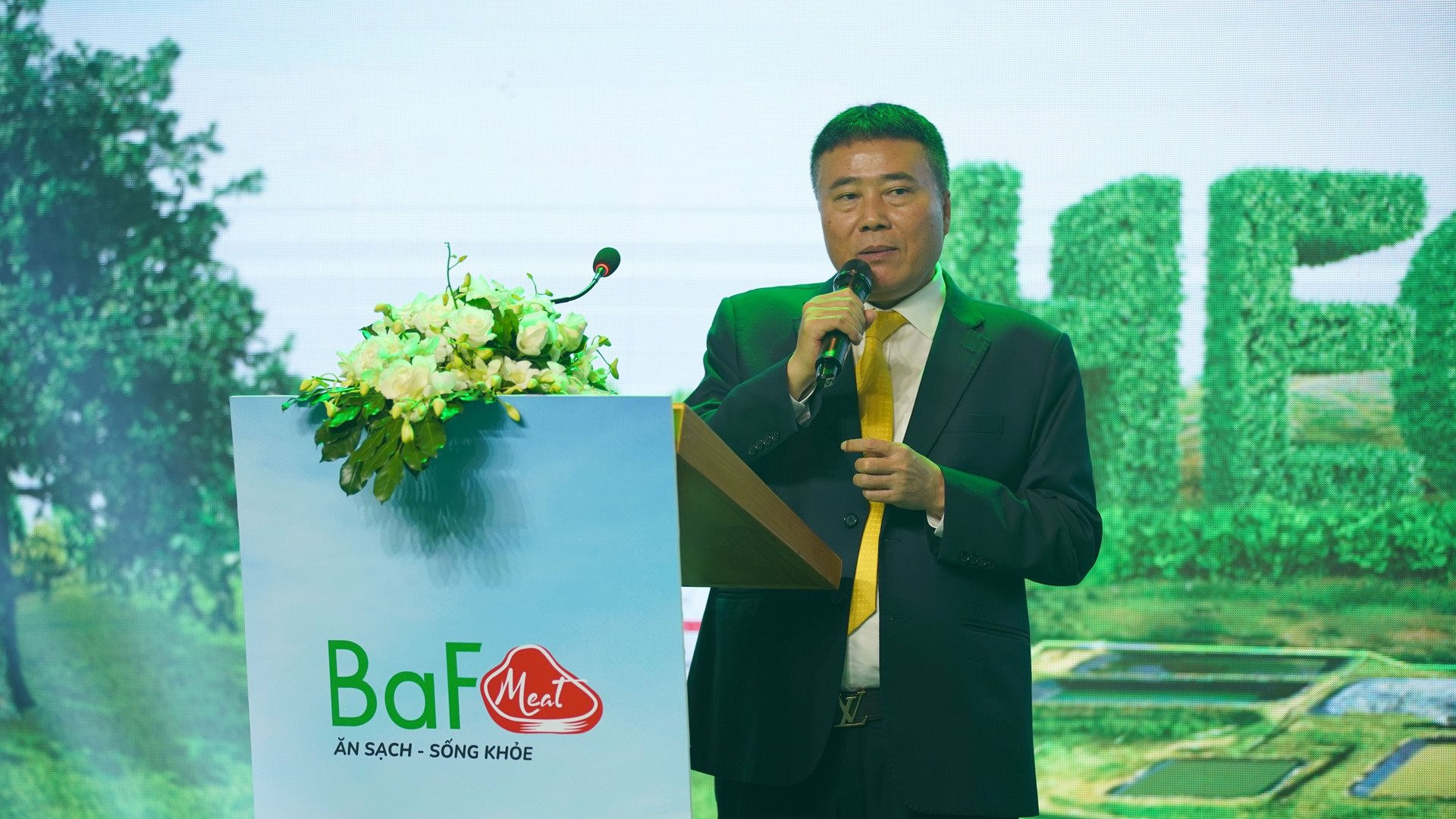 Đại gia Trương Sỹ Bá tự hào vì bảo vệ được đàn heo song lợi nhuận 6 tháng giảm 88%, lần đầu phát sinh doanh thu từ bất động sản
