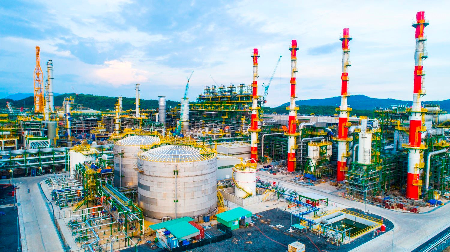 Tổ hợp hoá dầu lớn nhất Việt Nam đã chính thức vận hành, năm 2024 sẽ bán sản phẩm polymer ra toàn cầu