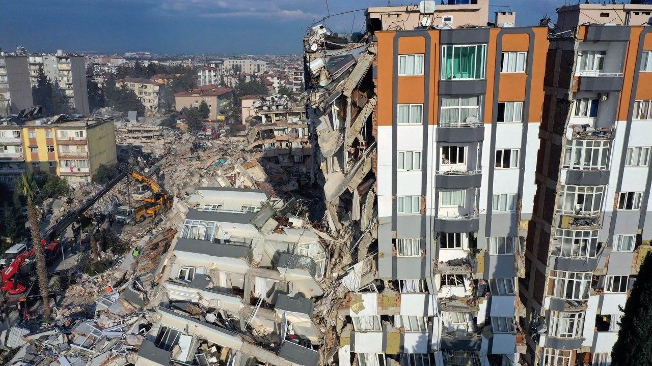 Hàng loạt tòa cao ốc sập như những khối gỗ xếp hình vì động đất: Thổ Nhĩ Kỳ bắt giữ hàng loạt các nhà thầu xây dựng