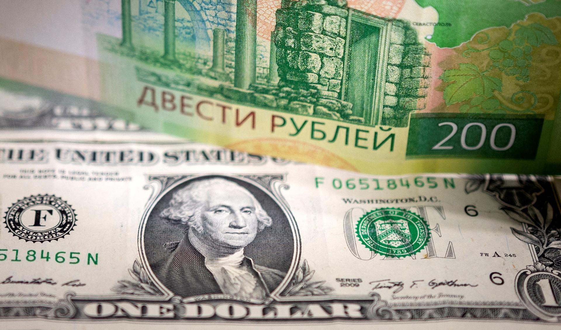 USD cao nhất 6 tuần, rouble Nga thấp nhất 10 tháng, vàng đi ngang sau dữ liệu CPI của Mỹ