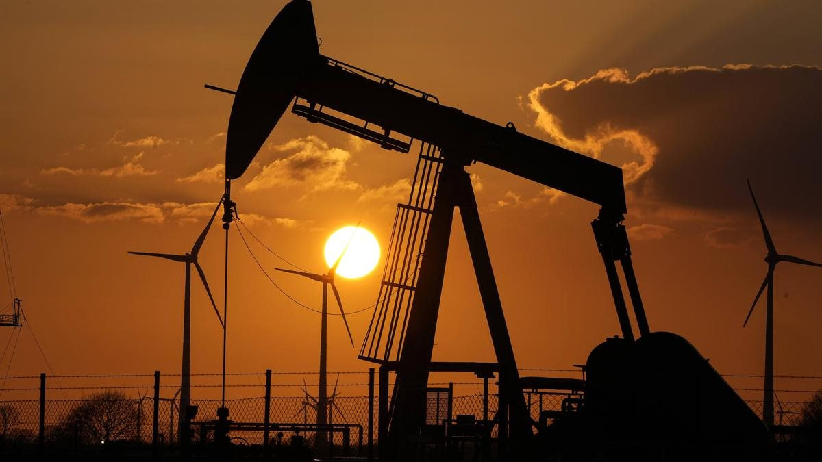 Lạc quan với việc Trung Quốc mở cửa, Ả Rập Saudi tăng giá bán dầu, kết quả lại đẩy lợi về phía Nga
