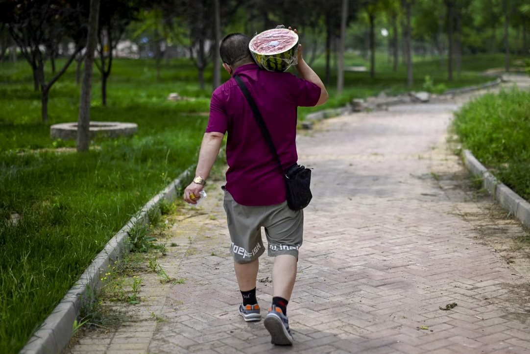 Bài học ‘thoát hàng’ cho ngành bất động sản từ Trung Quốc: Bán nhà lấy dưa hấu, tỏi, thịt lợn