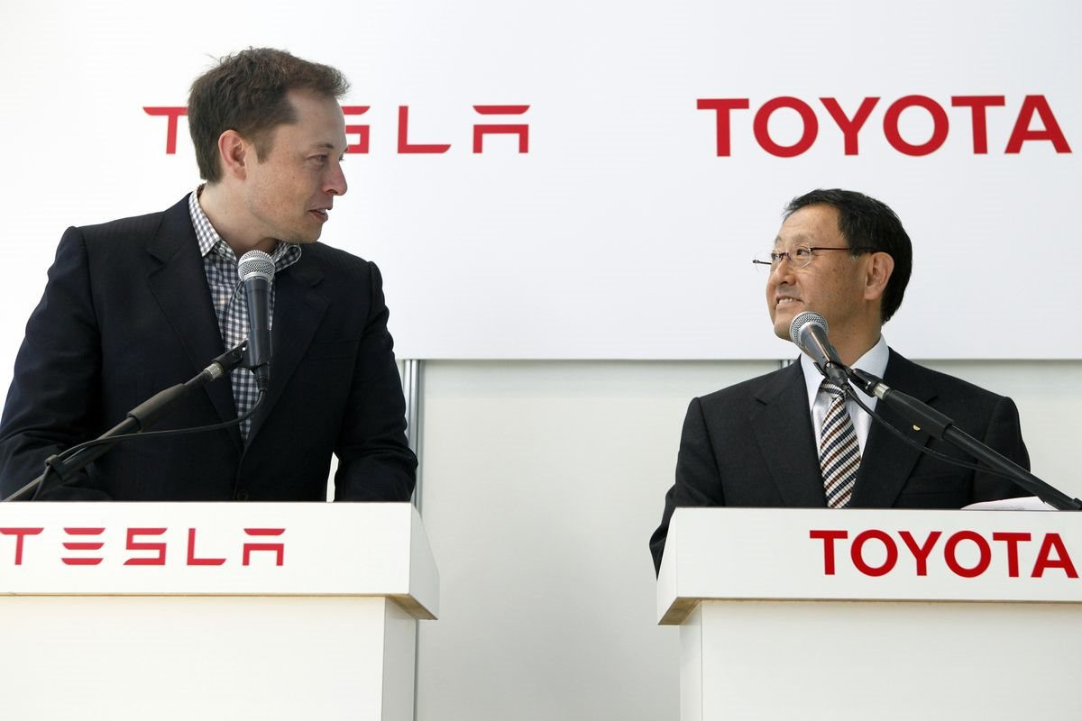 Toyota cho mọi người lý do để nghi ngờ về tính bền vững của xe điện