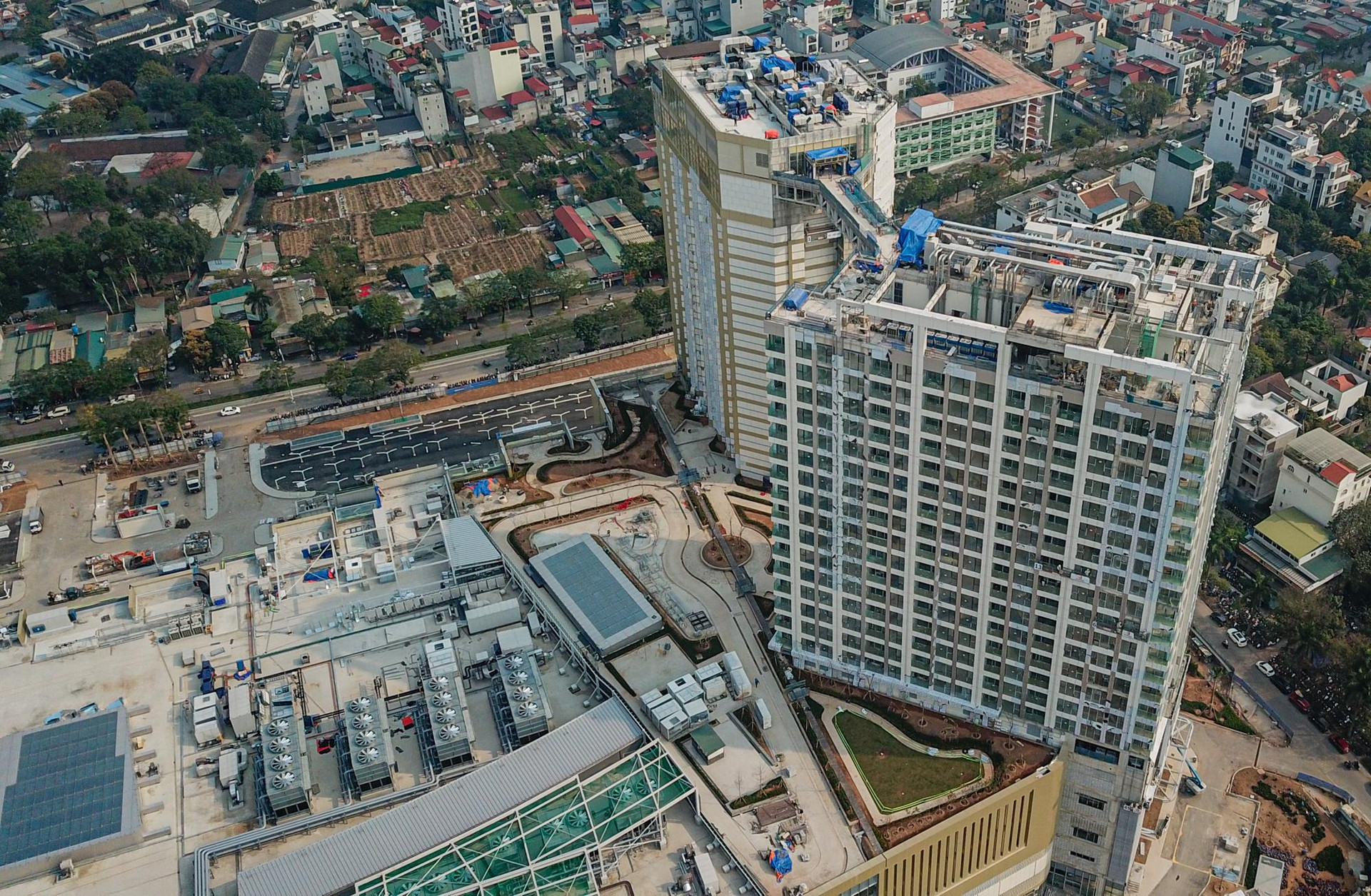[Photo Essay] Toàn cảnh trung tâm thương mại đắt nhất Hà Nội ngay sát khu nhà giàu Ciputra - Ảnh 7.