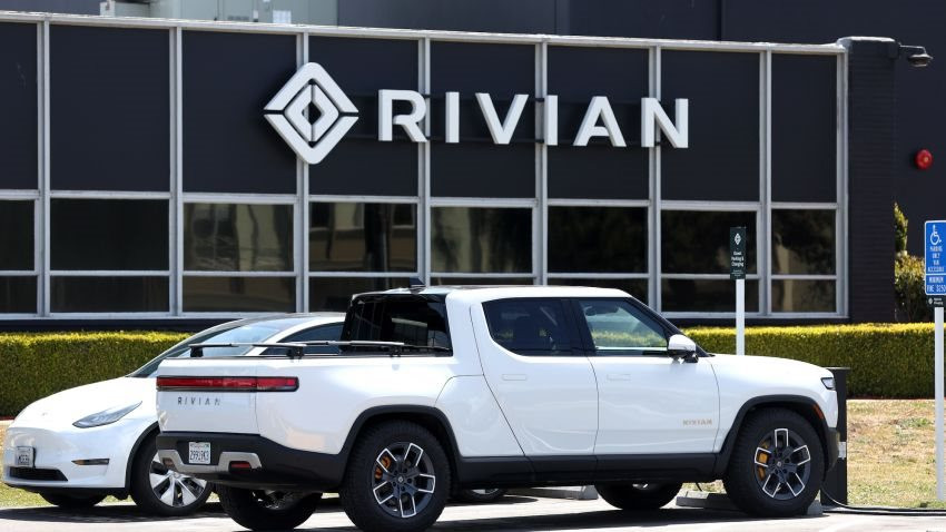 Nhà sản xuất xe điện Rivian đang xem xét lại thỏa thuận độc quyền với Amazon 