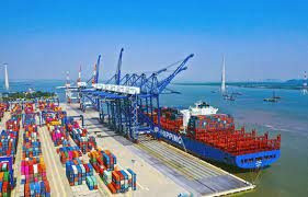 Sản lượng hàng hóa qua cảng biển trong 2 tháng đầu năm 2023 sụt giảm mạnh 