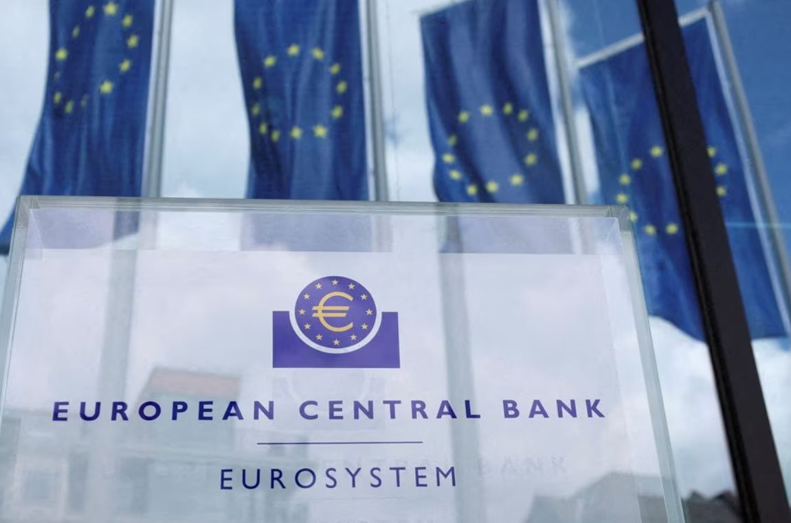 ECB tiếp tục tăng lãi suất trong bối cảnh thị trường tài chính toàn cầu đón nhiều "tin xấu"