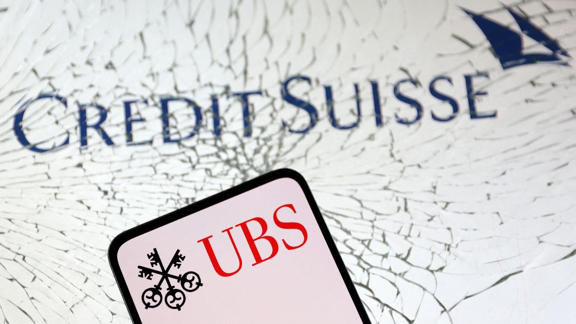 Thị giá 8 tỷ USD, Credit Suisse chính thức phản đối việc bán mình cho UBS giá bằng 1/8