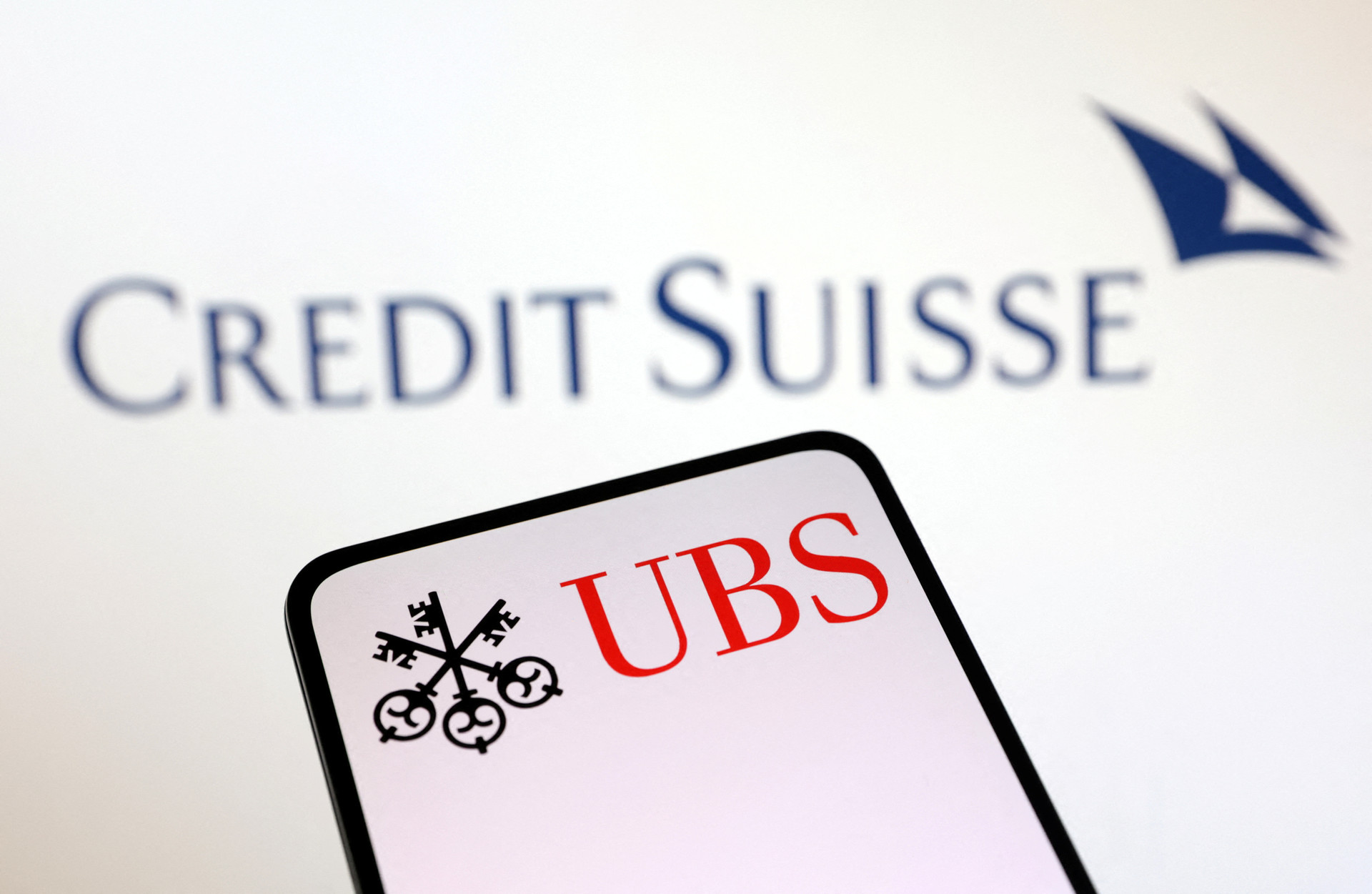 NÓNG: UBS đồng ý mua lại Credit Suisse với giá 3,2 tỷ USD