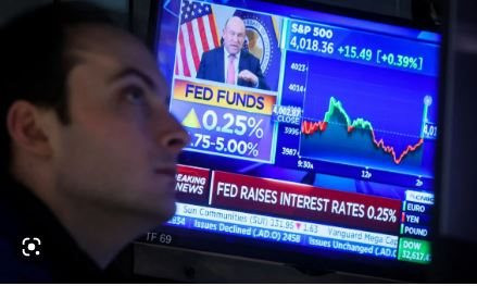Phố Wall lao dốc mạnh sau khi Fed tăng lãi suất 