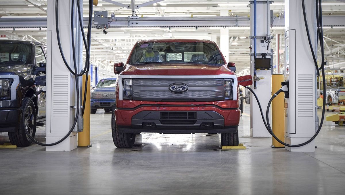Ford báo lỗ tỷ USD vì làm xe điện