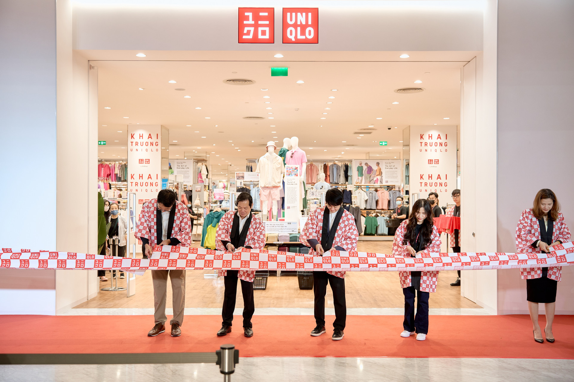 Lần đầu tiên tại Việt Nam Uniqlo mở cửa hàng Special Large tại trung tâm  thương mại sầm uất nhất Sài thành
