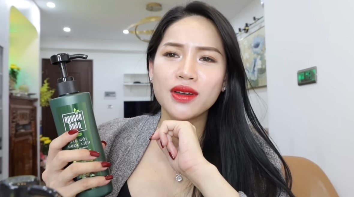 Chuyên gia marketing: "Chiến thần" Hà Linh tuyên bố không bán phá giá, nhưng chỉ 3 từ của cô đã đẩy Dược phẩm Hoa Linh vào khủng hoảng truyền thông