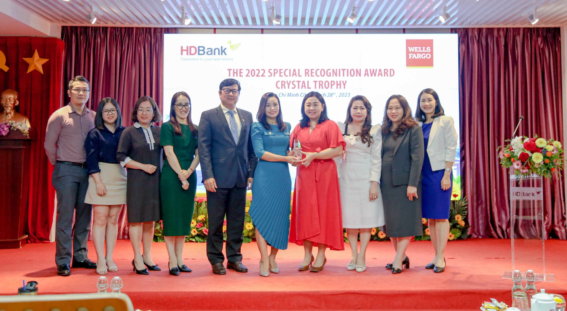 HDBank nhận giải thưởng đặc biệt chất lượng thanh toán quốc tế xuất sắc do Wells Fargo trao tặng