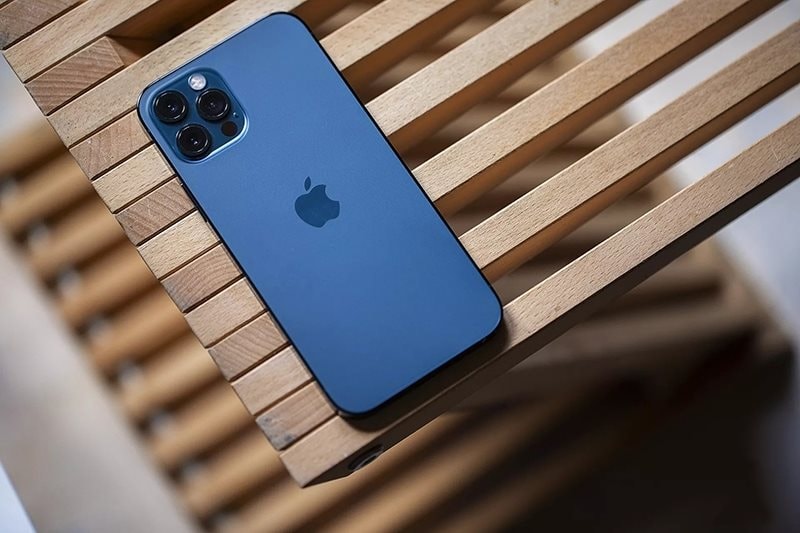 Giá iPhone 12 bất ngờ thủng đáy tại đại lý, rẻ ngang iPhone 11 liệu có nên xuống tiền mua? 