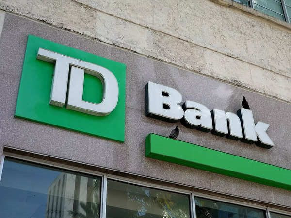 Cổ phiếu lao dốc và bị bán khống nhiều nhất thế giới: Chuyện gì đang xảy ra ở ngân hàng lớn thứ hai Canada?