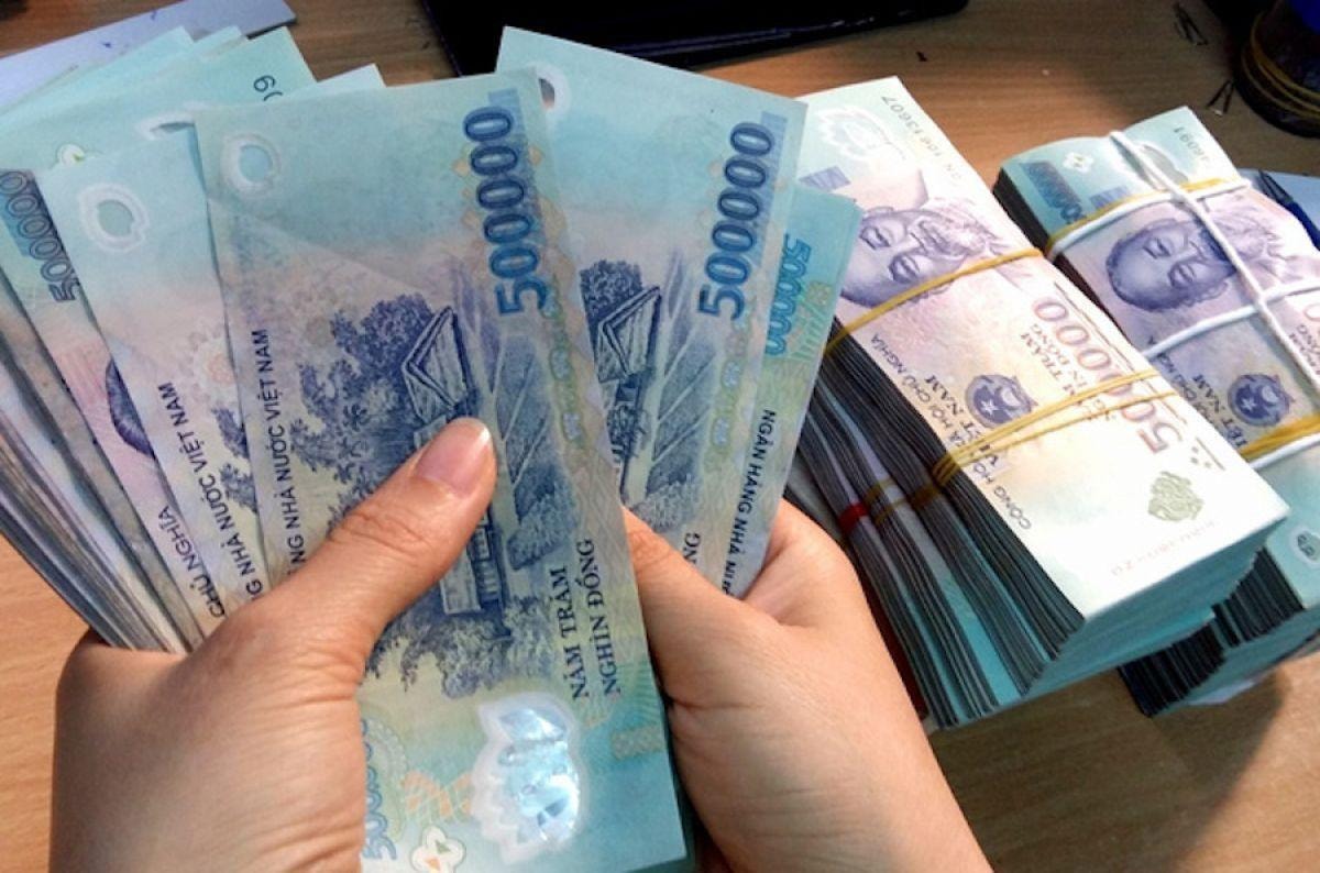 Cập nhật ngày 9/4: Lãi suất tiền gửi giảm nhanh, lãi suất cơ sở quanh 10%/năm