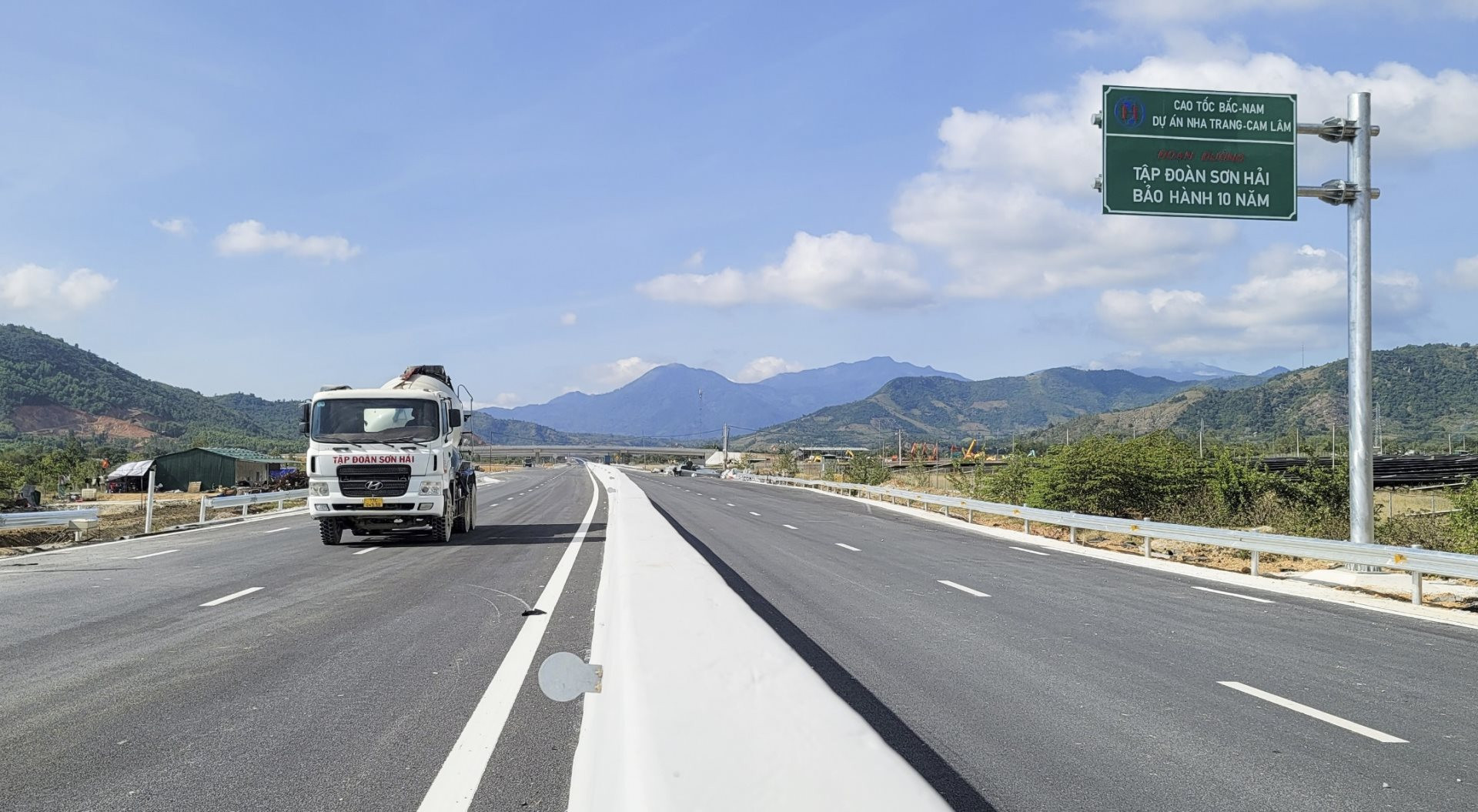 Nói được làm được: Tập đoàn Sơn Hải chính thức vượt tiến độ cao tốc Nha Trang - Cam Lâm hơn 3 tháng, xin thông xe ngay trong tháng 5