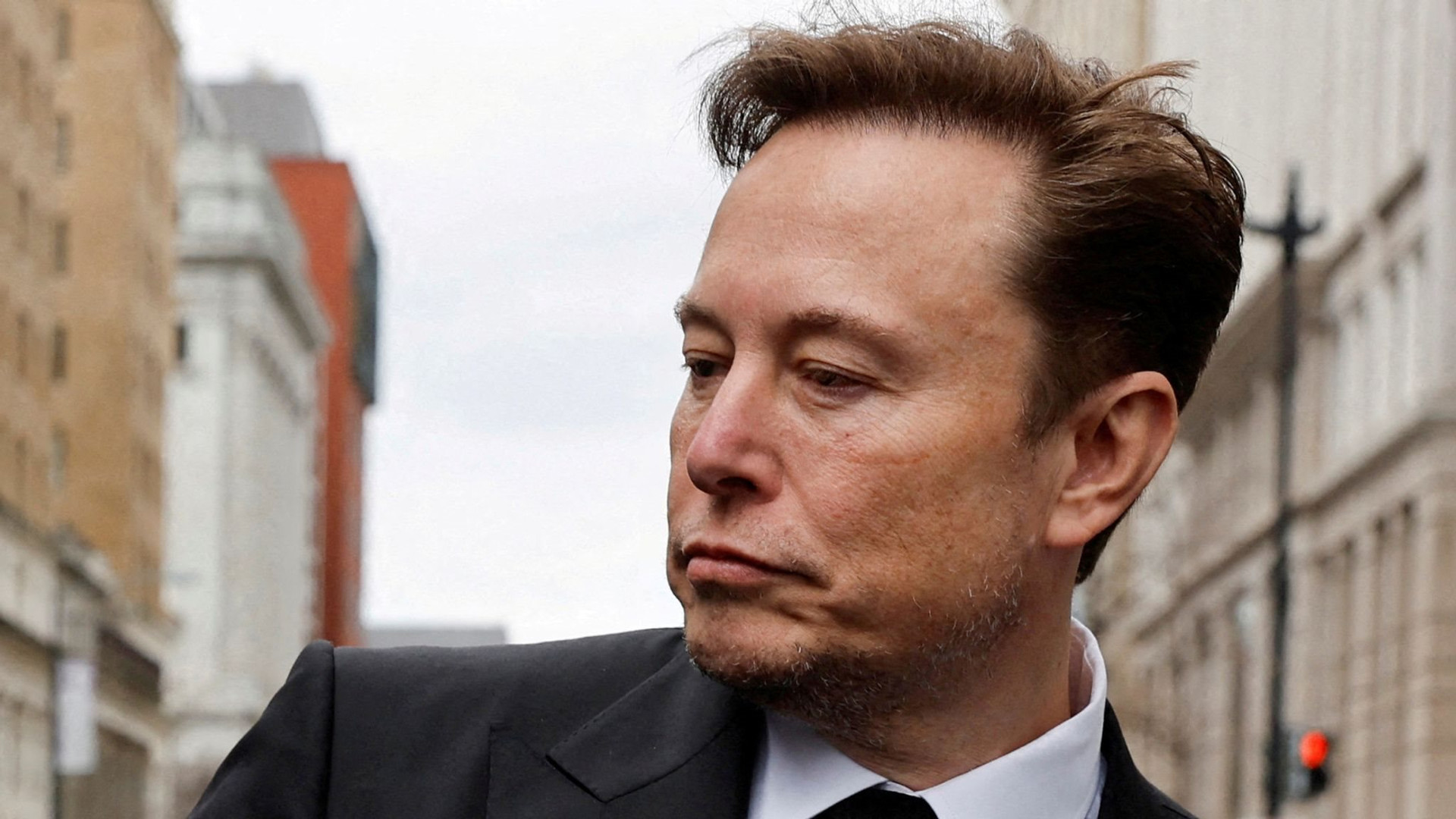 Elon Musk vừa trải qua ngày thứ 5 đen đủi nhất: Tên lửa SpaceX phát nổ sau 4 phút phóng, tài sản 'bay' 13 tỷ USD khi cổ phiếu Tesla lao dốc không phanh