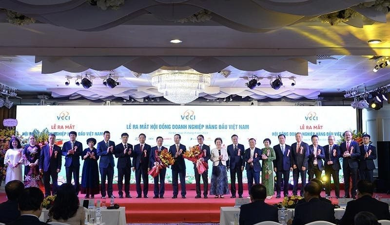 Bộ ba Chủ tịch FPT – THACO – VCCI dẫn dắt nhóm doanh nghiệp "sếu đầu đàn" của Việt Nam 