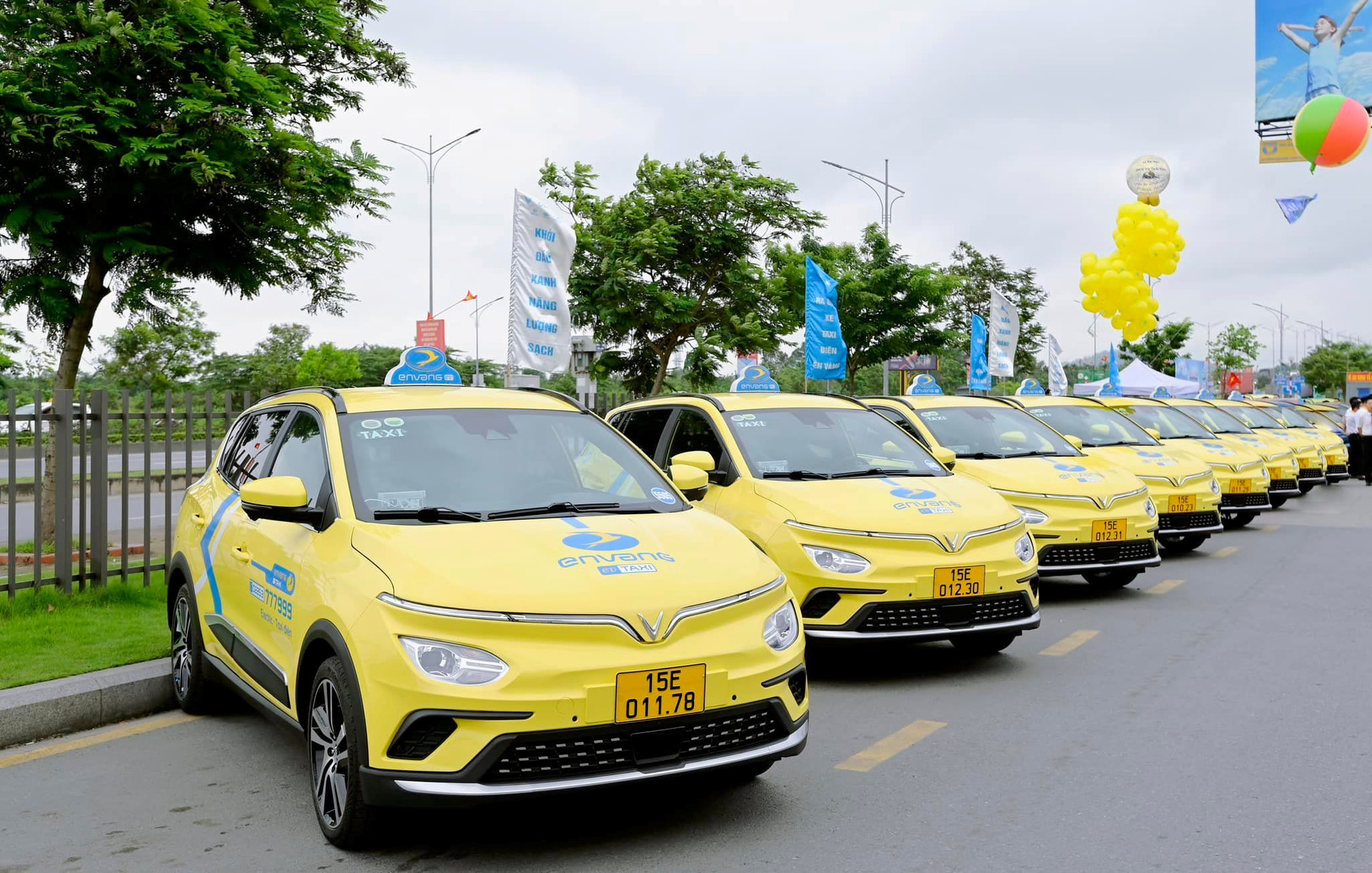 Én Vàng Taxi mua + thuê 150 xe điện từ công ty của ông Phạm Nhật Vượng, mở dịch vụ taxi điện đầu tiên ở Hải Phòng 