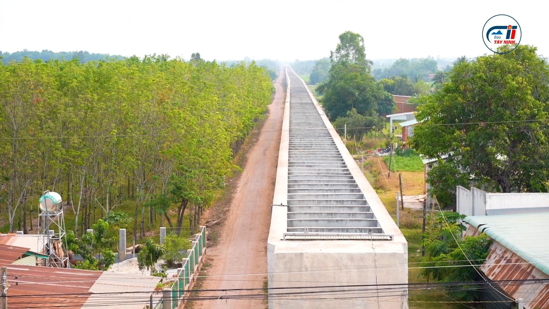 ‏Cận cảnh đường ống thép khổng lồ kết nối với hồ thuỷ lợi lớn nhất Việt Nam