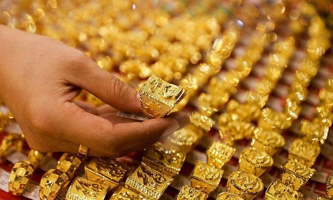 Vàng thế giới tăng vọt lên mức 2.051,6 USD/ounce