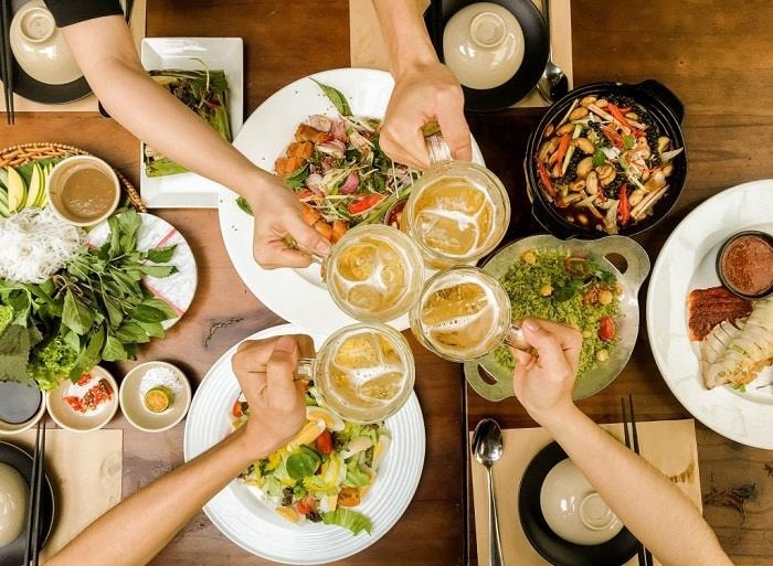 Người Việt đang giảm uống bia, doanh thu công ty bia rượu vẫn cả chục nghìn tỷ