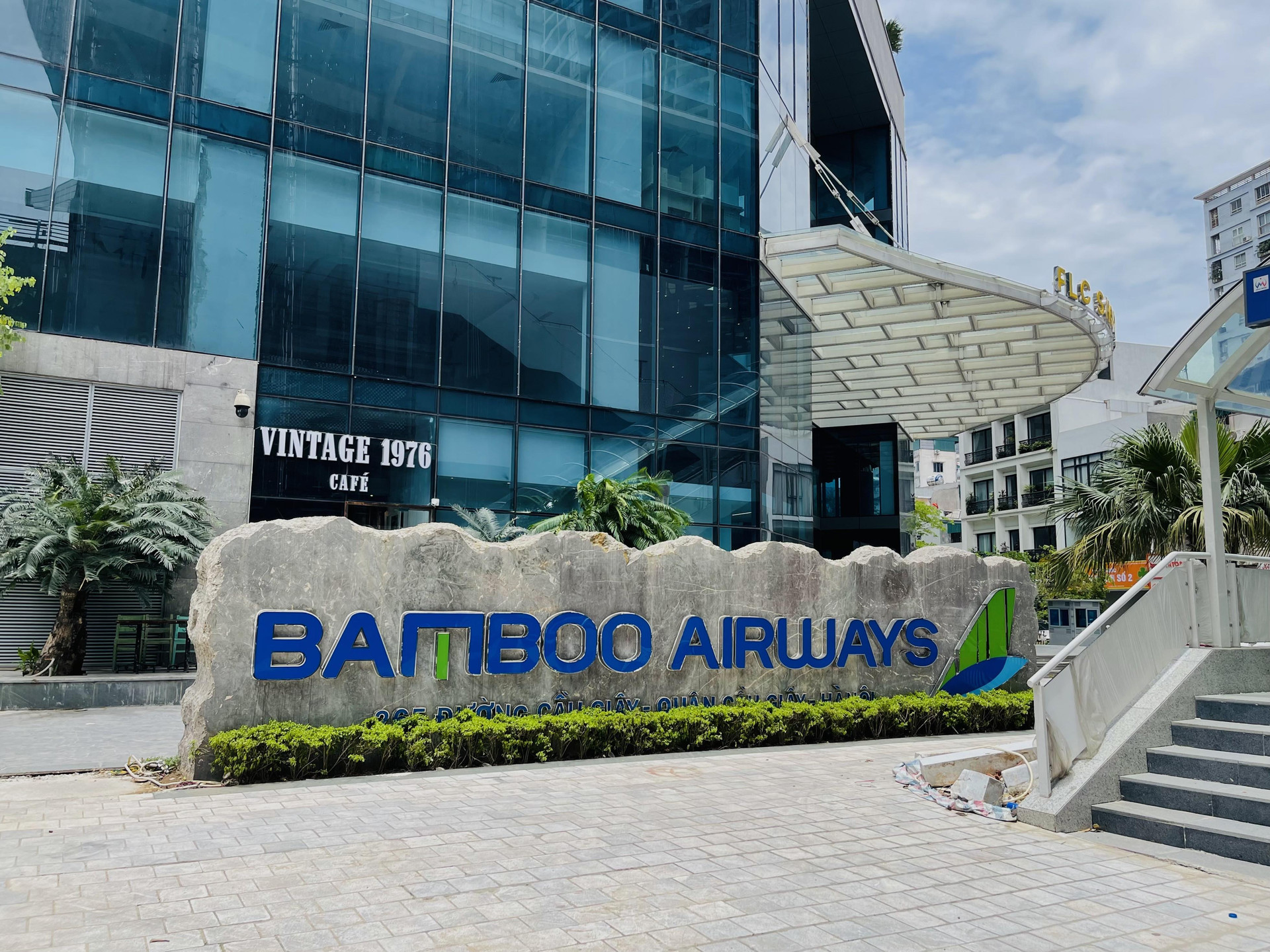 FLC chuyển nhượng hơn 400 triệu cổ phần tại Bamboo Airways cho thành viên HĐQT Lê Thái Sâm, đổi lại là thanh lý toàn bộ nợ