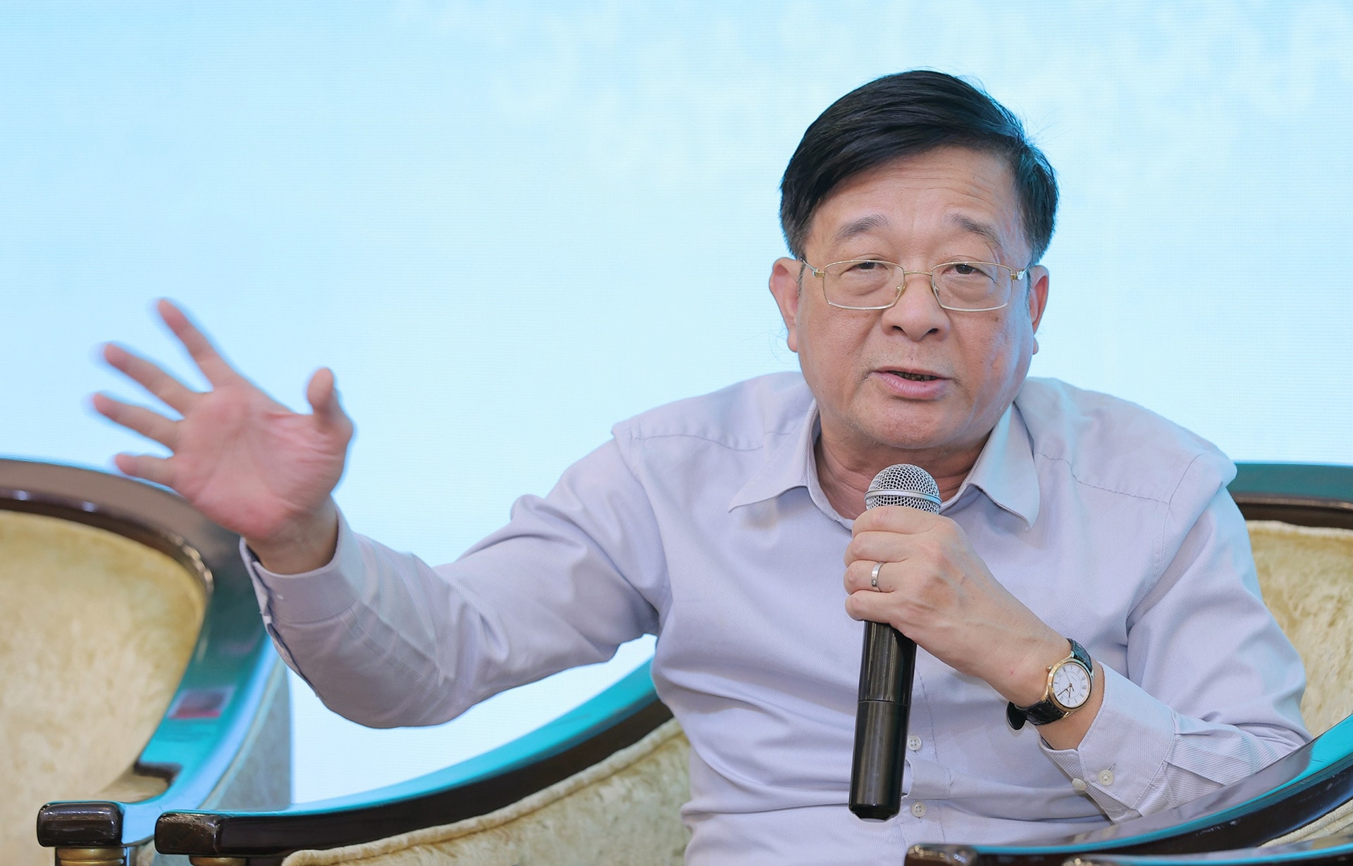 “Nếu không cẩn thận, khó khăn của nền kinh tế sẽ dồn hết vào ngành ngân hàng”