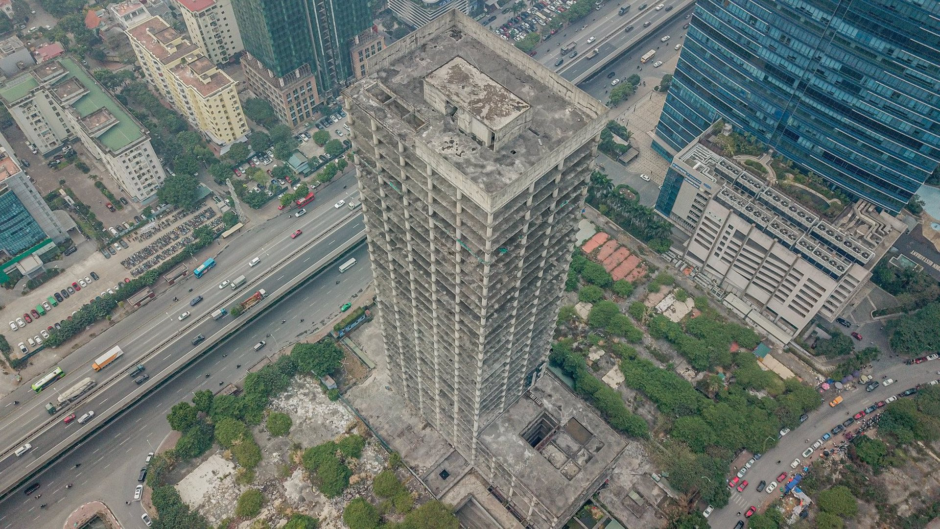 “Lận đận” số phận tòa tháp bỏ hoang hơn chục năm bên cạnh tòa Keangnam: Từng muốn bán trị giá hàng nghìn tỷ đồng nhưng không thành, nay “xin” hồi sinh 