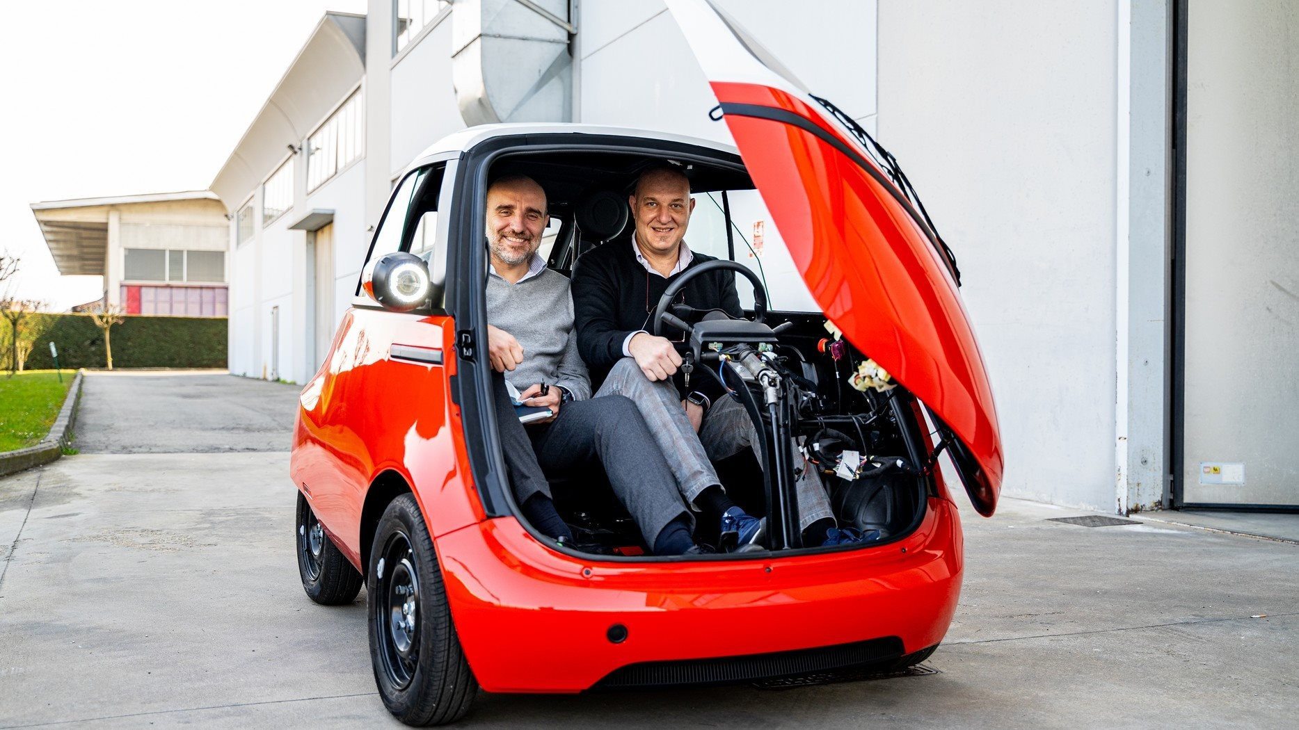 adorable-electric-microcar-has-already-got-30000-reservations-90-579.jpg