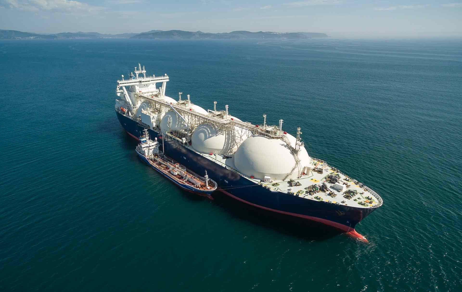 Cuộc đua giành hợp đồng LNG dài hạn của châu Á: giá có thể tăng đột biến do các tay to 'om hàng'
