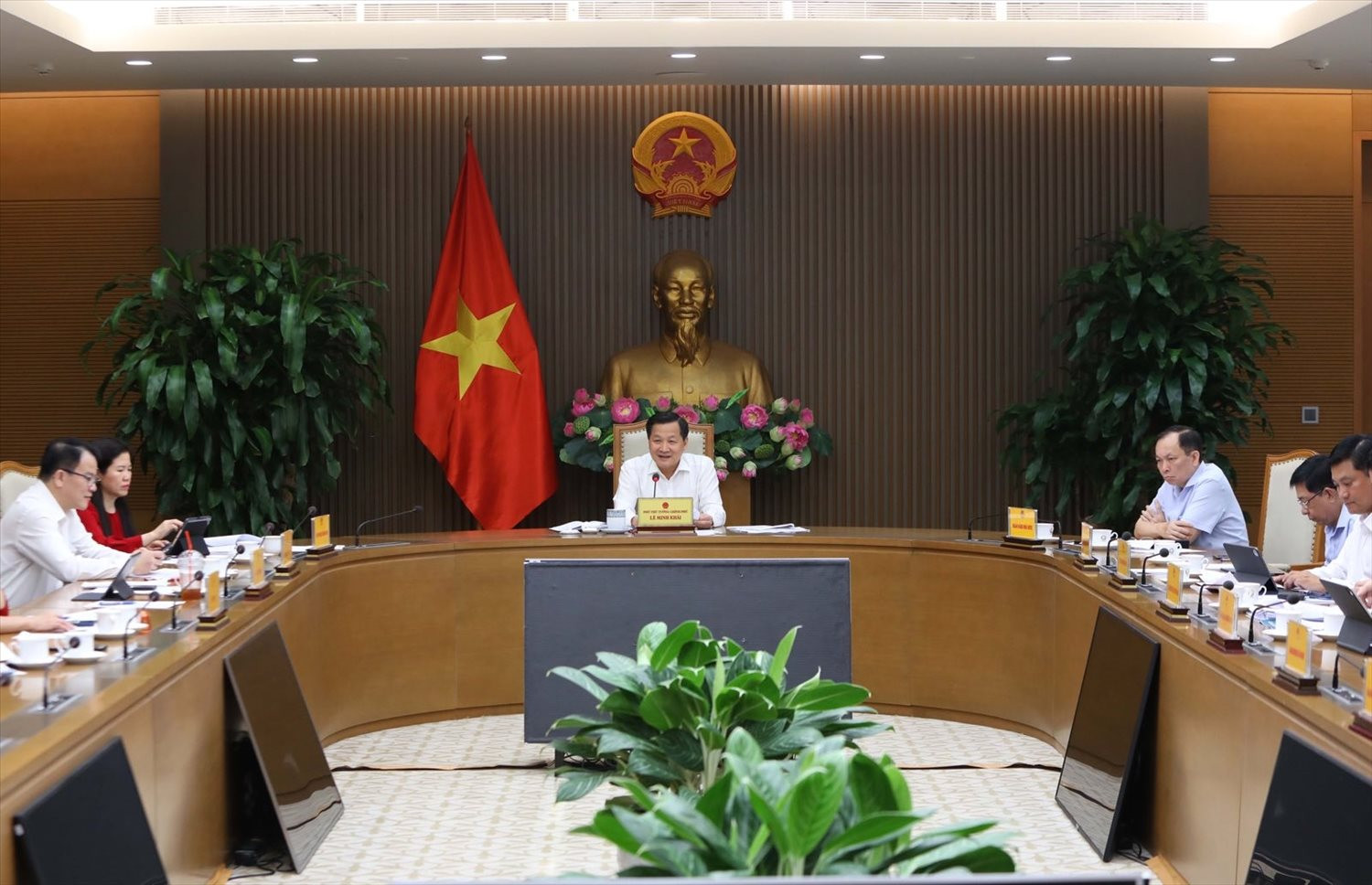 Phó Thủ tướng Lê Minh Khái đề nghị NHNN và hệ thống ngân hàng tiếp tục hạ lãi suất 
