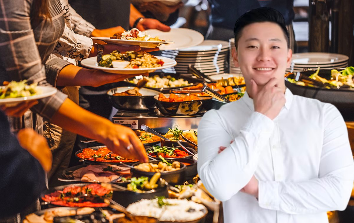 Sếp mời nhân viên đi ăn buffet, không ngờ ra về cả nhóm bị phạt hơn 16 triệu đồng: Chỉ với một câu nói lập tức “đảo ngược tình thế”, thậm chí được giảm giá thêm 