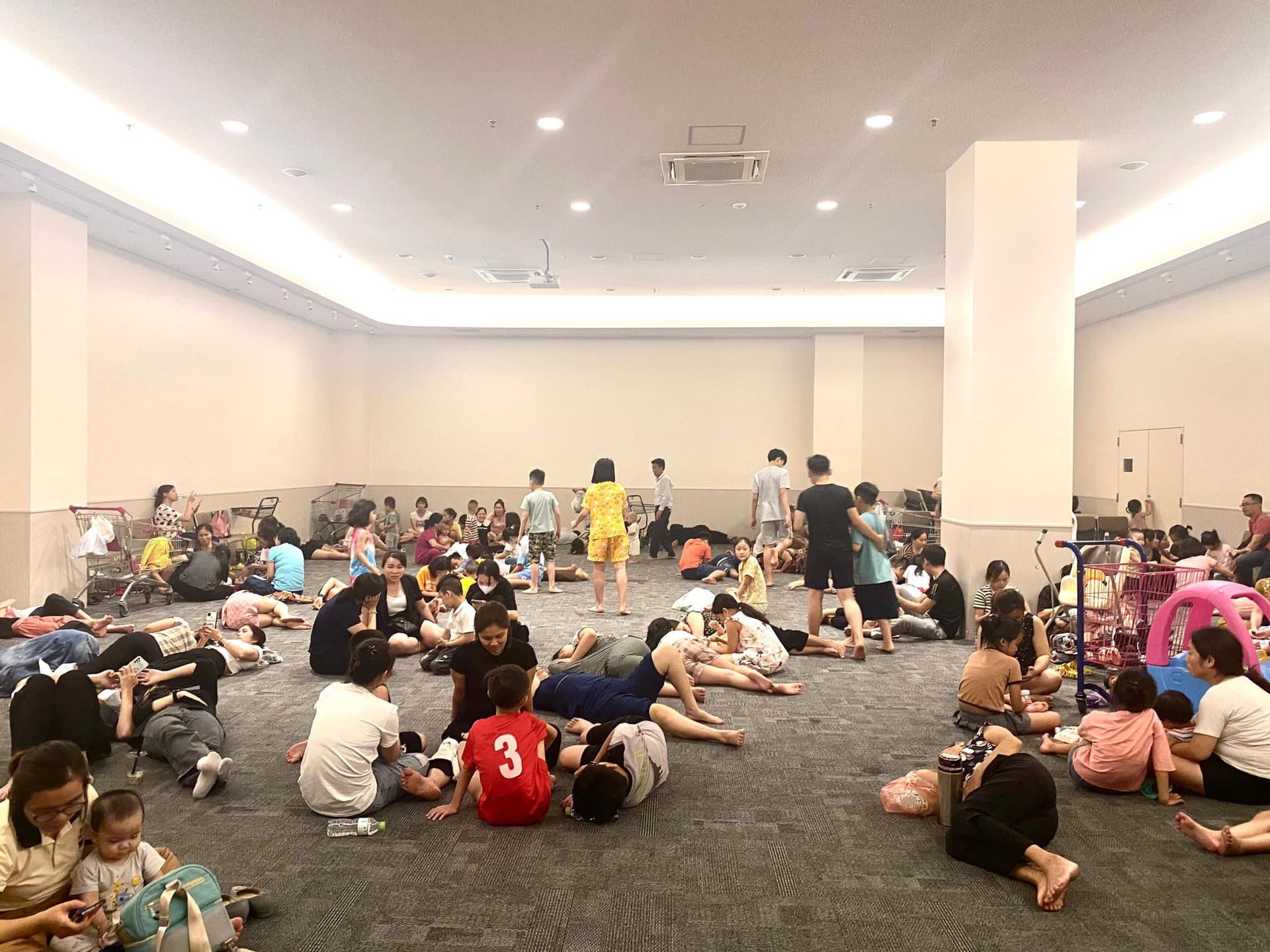 Tinh tế như người Nhật: AEON Mall Long Biên mở hẳn phòng tránh nóng cho khách hàng có chỗ trú chân giữa lúc nhiều nơi bị cắt điện