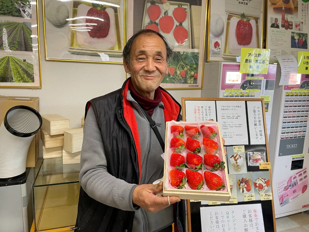 Thứ quả Việt Nam bán đầy đường được Nhật Bản ‘phù phép’ thành ‘kim cương đỏ’, hơn 8 triệu đồng/quả vẫn đầy người mua