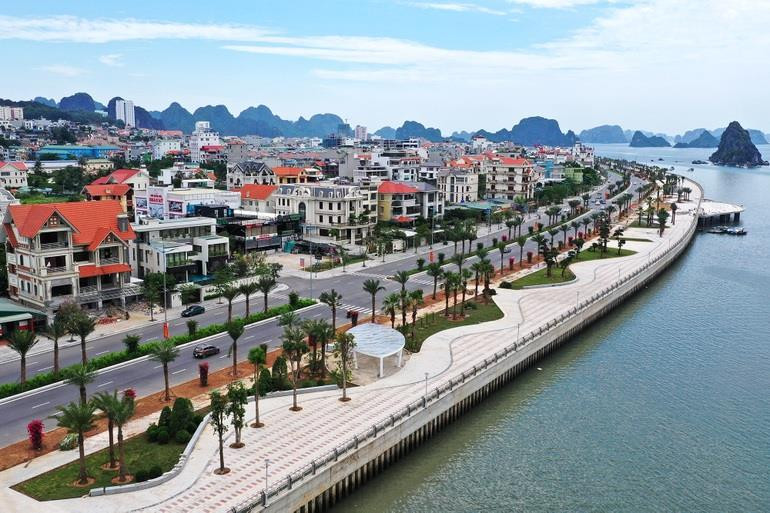 “Phố nhà giàu” tại Quảng Ninh xuất hiện những bất động sản có giá trên 100 tỷ đồng, môi giới khẳng định: “Có thời điểm người mua sẵn tiền cũng không ai bán”
