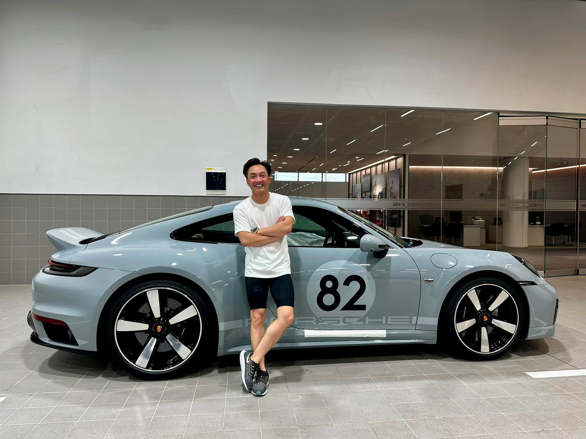 Cường Đô la vừa khui công siêu xe Porsche 911 Sport Classic hơn 19 tỷ, cổ phiếu QCG bất ngờ 'nằm sàn'