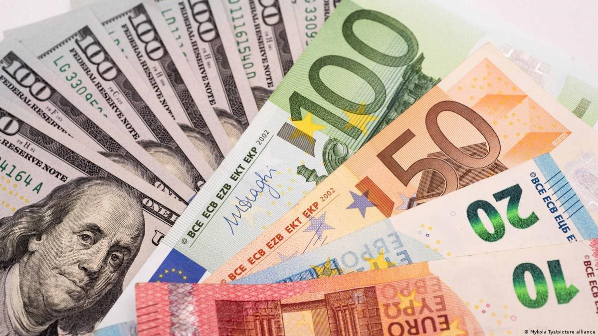 Euro tăng mạnh lên cao nhất 15 năm so với đồng yên và 5 tuần so với USD sau khi ECB nâng lãi suất