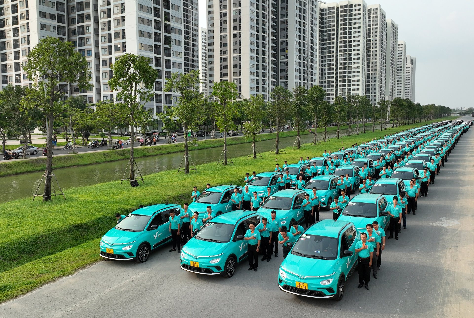Đạt 1 triệu chuyến xe chỉ sau 10 tuần, taxi điện Xanh SM'chơi lớn' phủ 27 tỉnh thành ngay trong năm nay