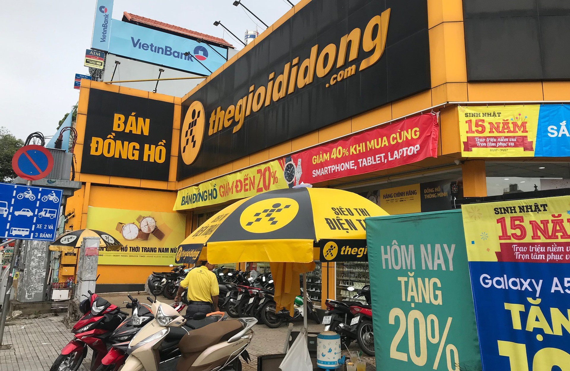 Tổng doanh thu Điện máy xanh và Thế giới di động giảm 27% so với cùng kỳ, riêng một mặt hàng tăng trưởng 100%