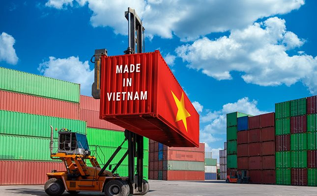Việt Nam lập kỳ tích ngoạn mục về xuất khẩu, nhảy vọt 72 bậc vào top 20 toàn cầu: Kỳ phùng địch thủ ngả mũ thán phục!