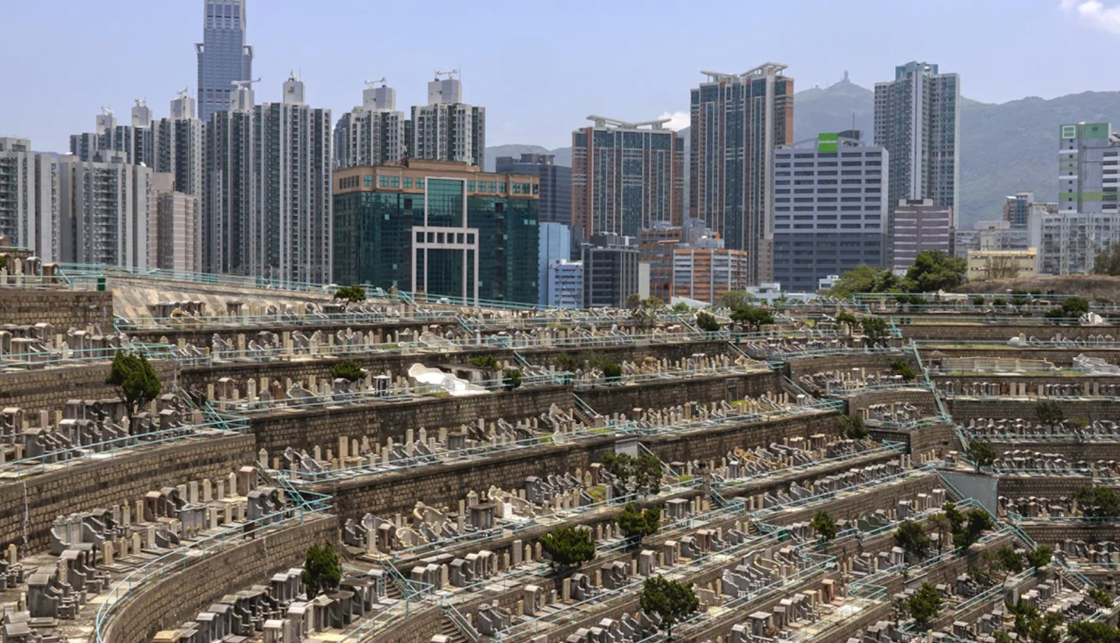 Ngỡ ngàng nơi ở cho người đã khuất có giá hơn 1,2 tỷ đồng: Không gian tương đương chiếc hộp đựng giày, đắt đỏ hơn cả nhà cho người sống