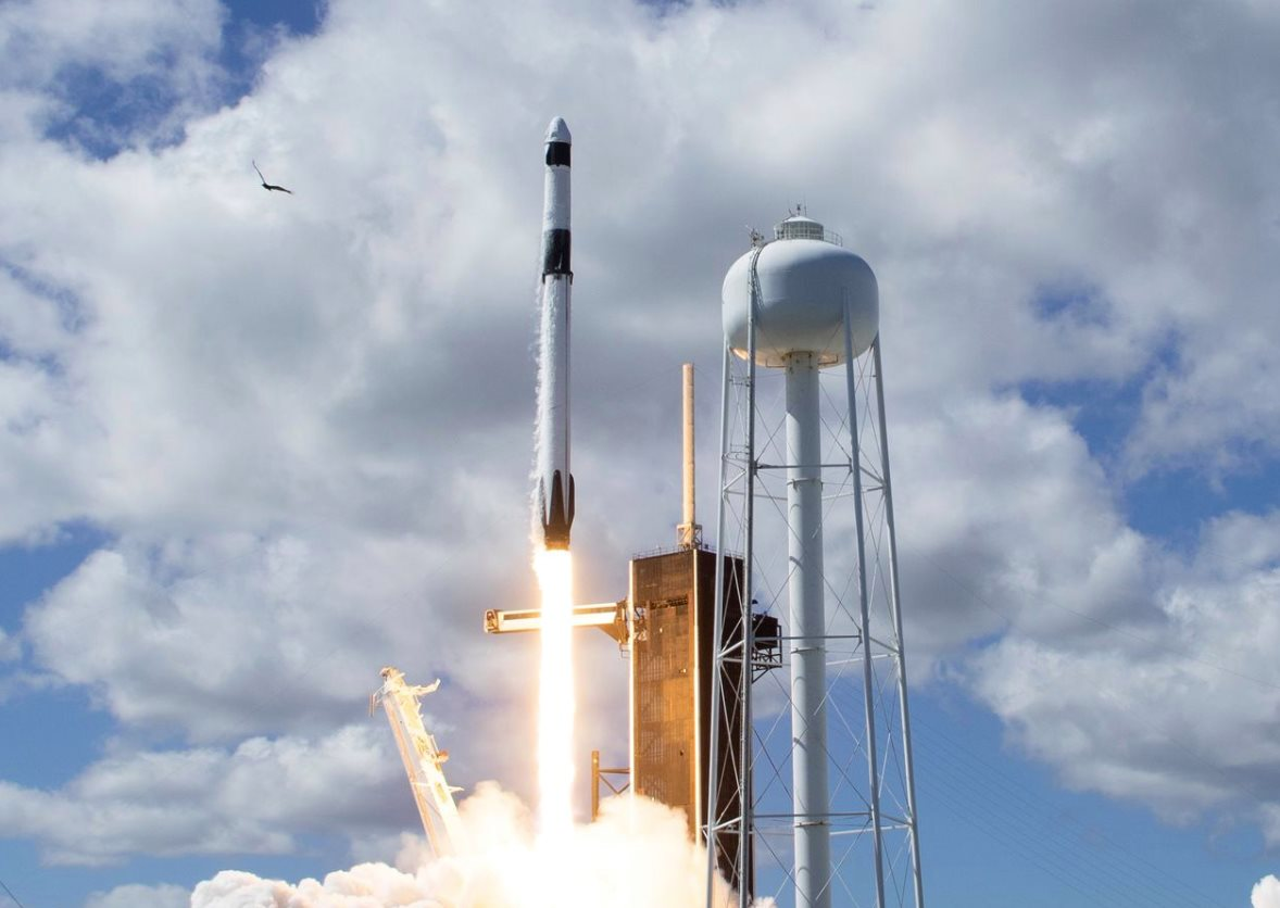 SpaceX đang khẳng định vị thế độc quyền, khiến các nhà khai thác vệ tinh và chính phủ phải ‘dựa dẫm’